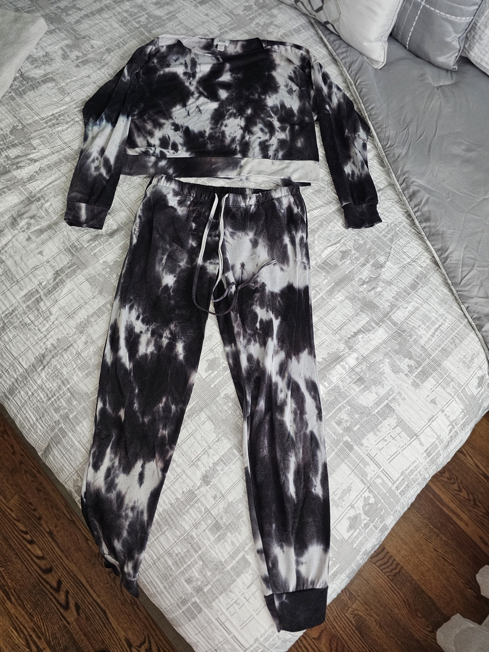 JENNI Intimates Tie-Dye Cropped Sweatshirt & Jogger Lounge Set XS
